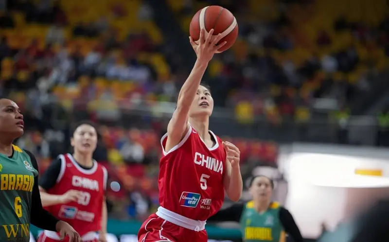 半场:中国女篮39-26巴西女篮,王思雨13分&刘禹彤10分5板